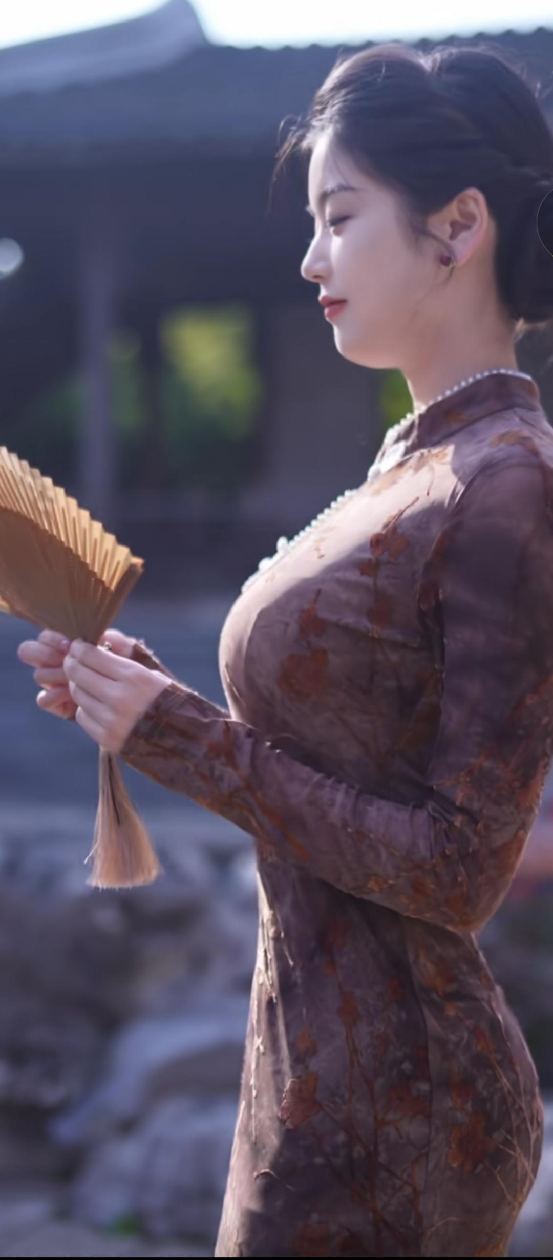 秋风起，扇底生香。