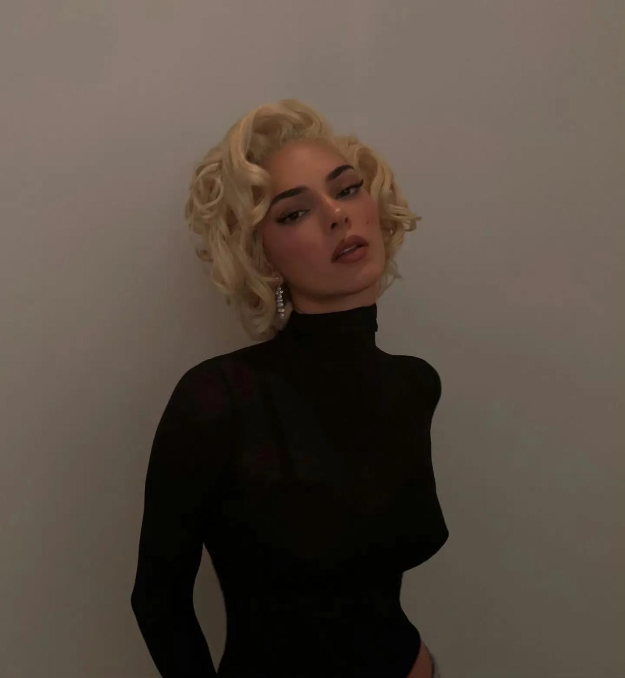 #妙笔生花创作挑战#肯豆万圣节cos玛丽莲梦露，网友：求放过！

肯豆Kenda