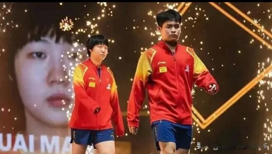 乒乓球混合团体世界杯第二轮循环赛第四轮，中国队VS德国队 。
  第一盘林诗栋蒯