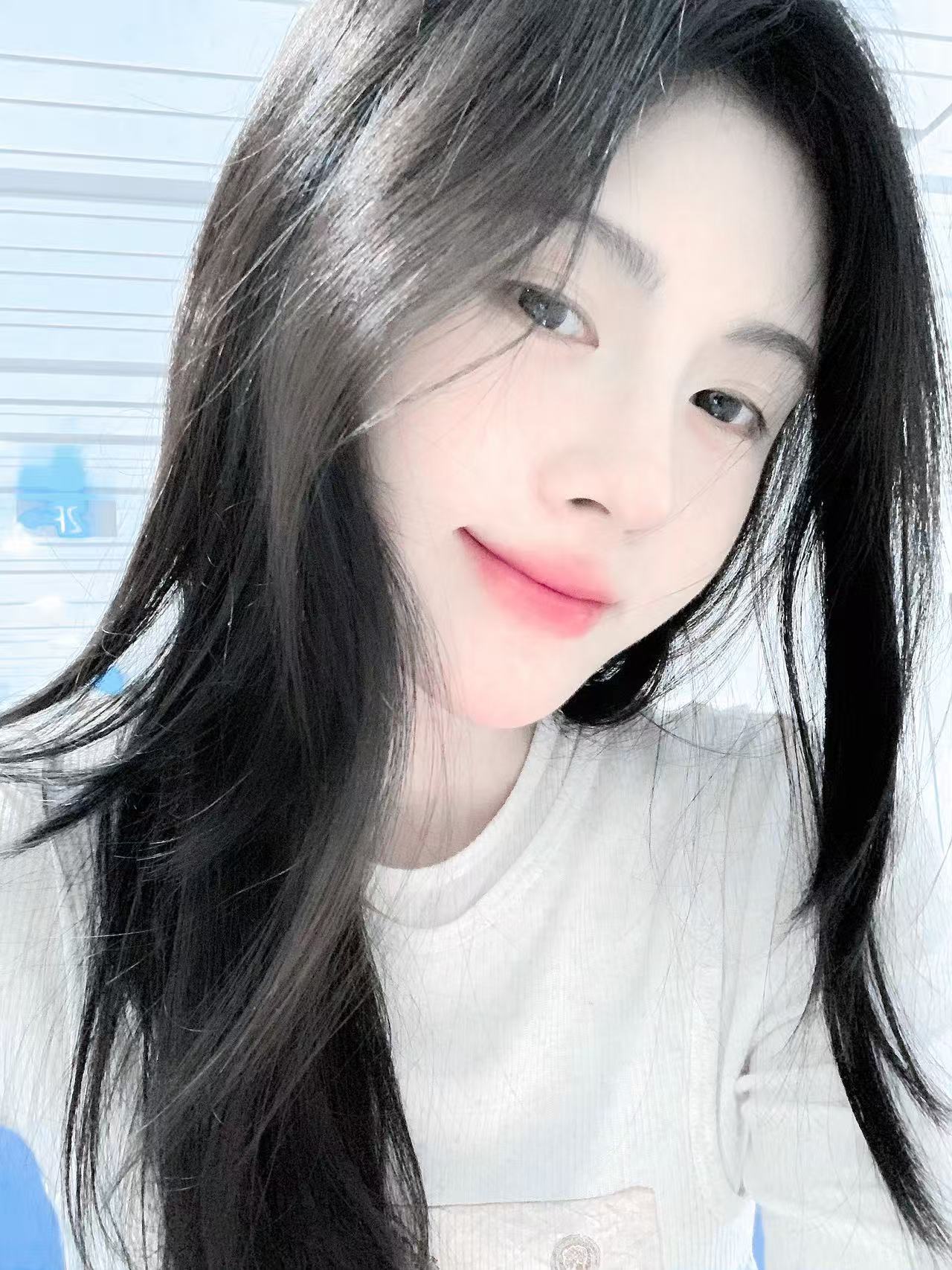 鞠婧祎 jjy鞠婧祎姜黎非冬天要和喜欢的人过 比如你咯˶˃ ᵕ ˂˶