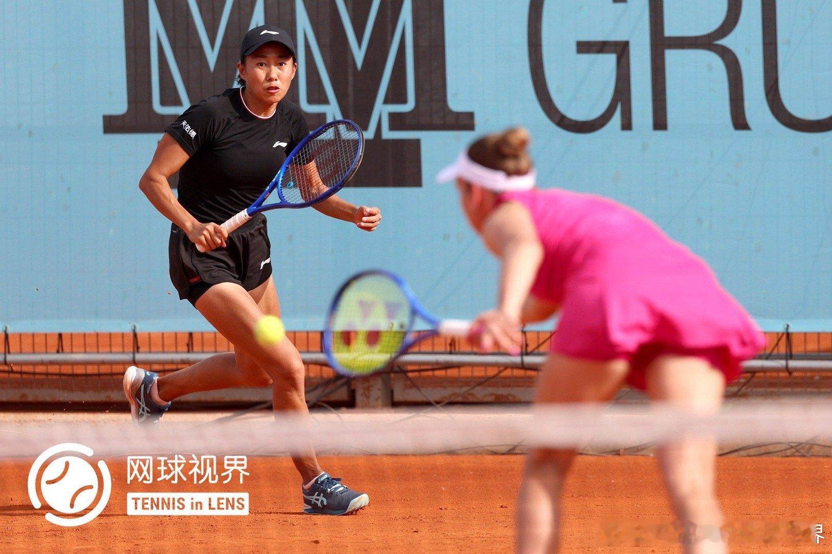 马德里双打首轮，张帅/梅尔滕斯抢十3-7落后连赢七分，最终险胜麦克纳莉/佩古拉。