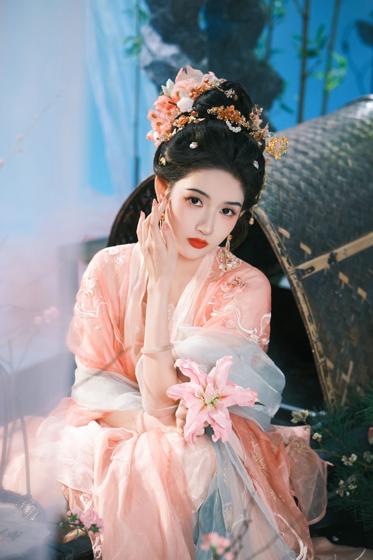 谁来给王玉雯递个古装本子谁来给王玉雯递个古装本子！这也太绝了，完全是从画里走出来