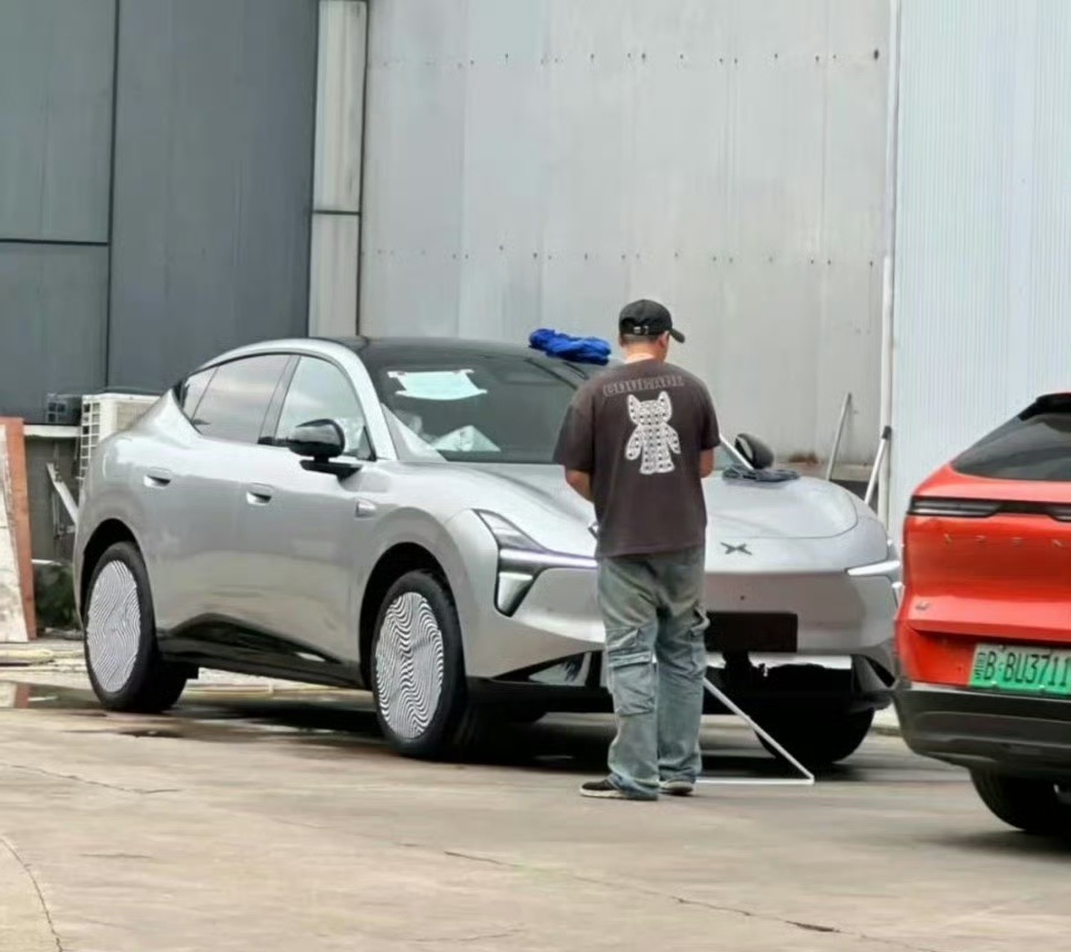 这是小鹏MONA SUV？这个颜值很OK！小鹏又一款印钞机。 