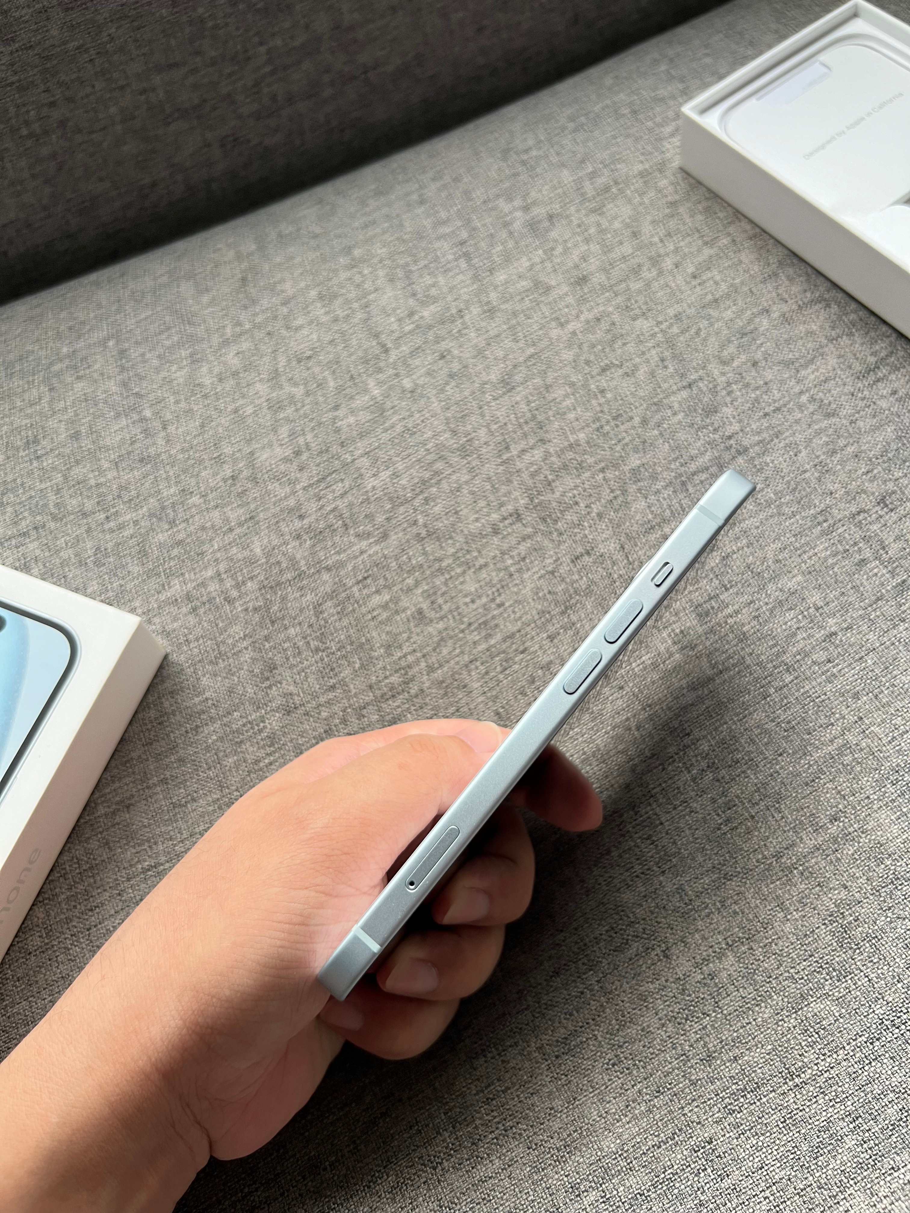 国行iPhone15 256G 蓝色，屏幕完美，中框小划痕，🔋效率81，盒子配