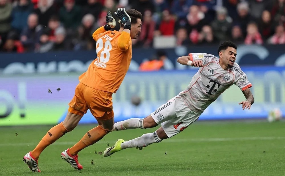 拜仁慕尼黑俱乐部已于周日向德国足协体育法庭就路易斯·迪亚斯的停赛提出上诉。该记者