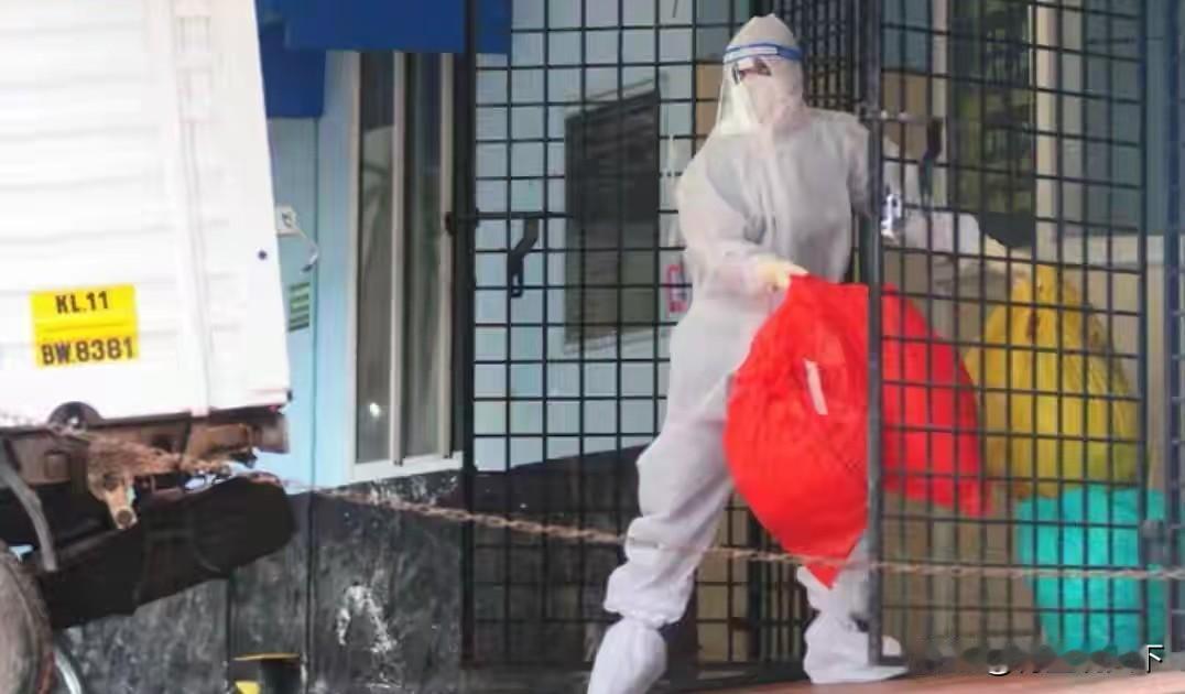 印度爆发尼帕疫情，据说死亡率高达75%，最要命是可以直接人传人，或者通过食物传人