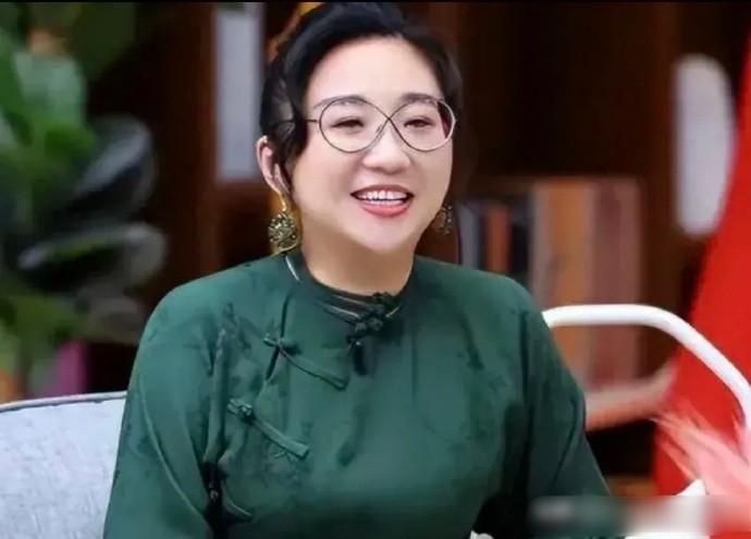很多网友不相信傅首尔和老刘会离婚，认为她们是为了钱按剧本在演。  傅首尔可能是在