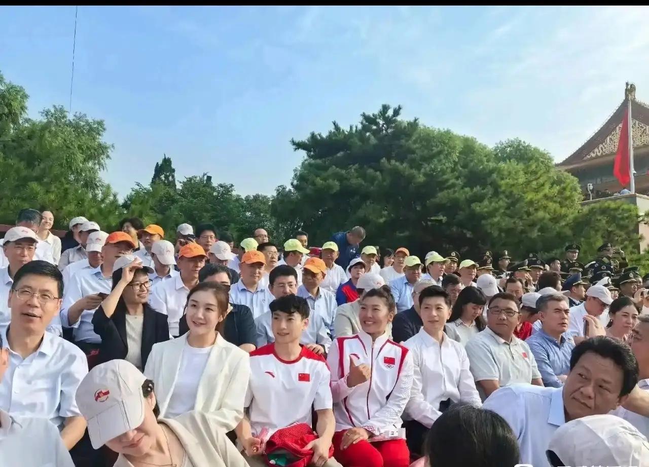 终于看到了：马龙和陈梦的身影

马龙和陈梦，作为国乒代表，来到了北京天安门广场，