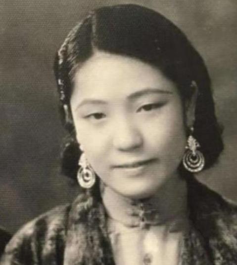 1918年，一女子结婚6年不能生育，被丈夫赶出家门。之后，她被一名年轻军官看上。