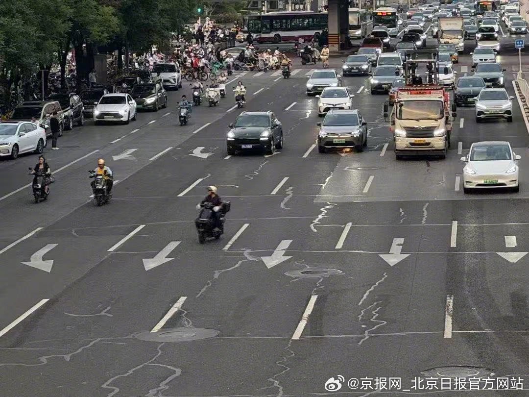 【锐评|#从源头刹住狂飙的电动自行车#】#我国电动自行车保有量超3.5亿辆# 2