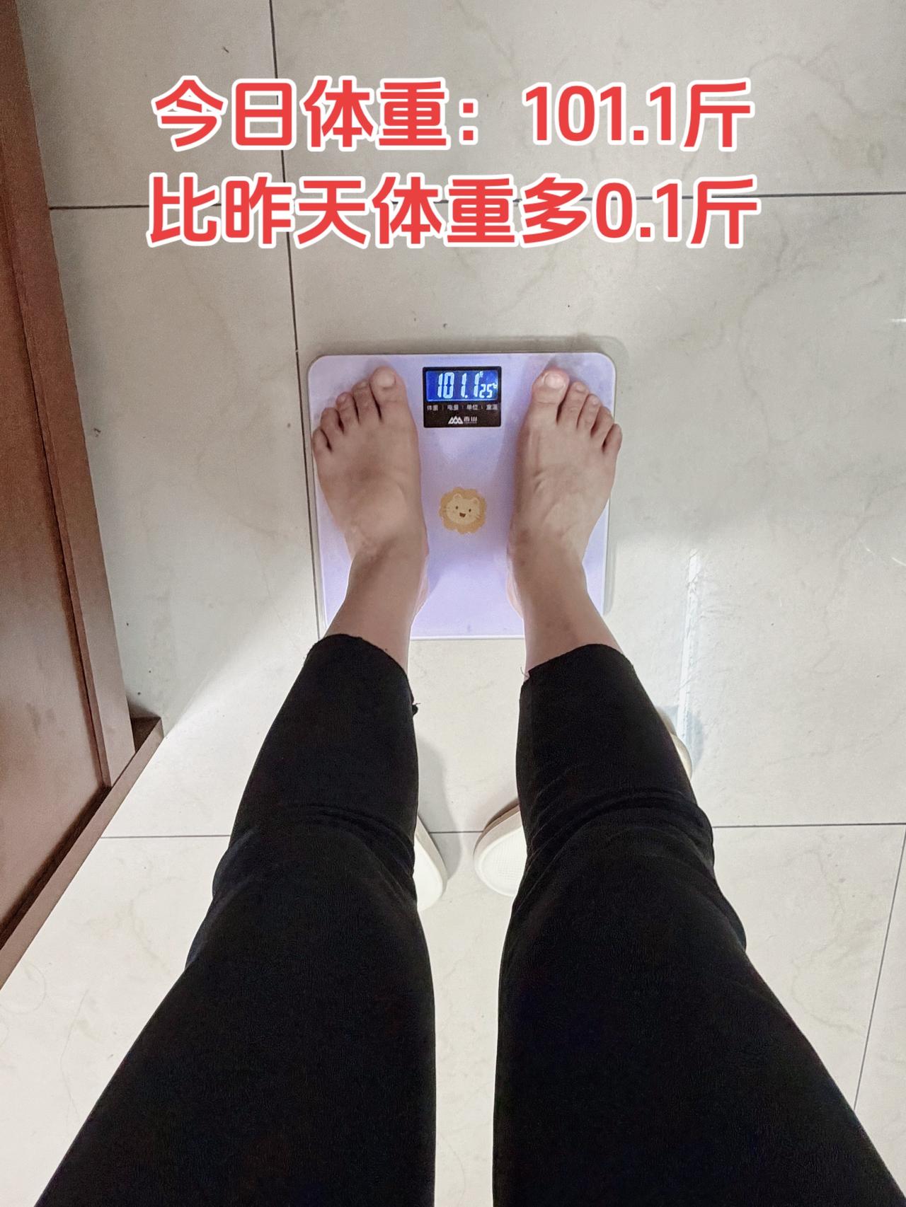 自律减脂健康餐，目标95斤，加油
今日减脂早餐：玉米+鸡蛋+黄瓜+黑咖啡
体重管