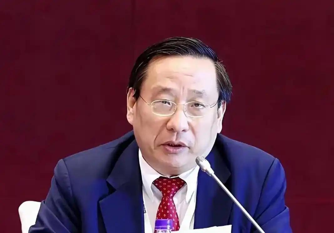 100%赞同高志凯教授提出的两项建议。9月15日，在厦门举行的第二十六届中国国际