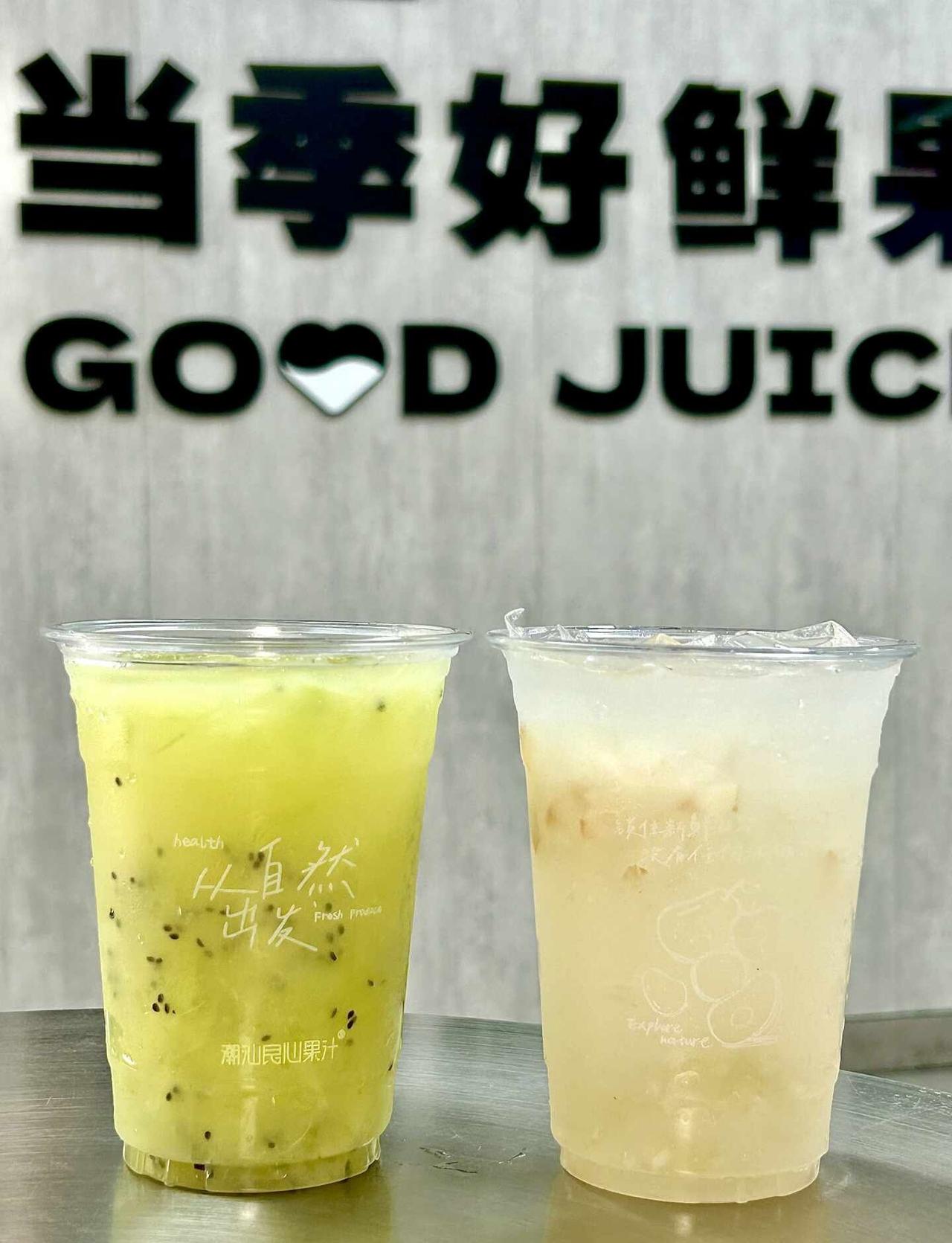 荔枝马蹄椰子冰里的马蹄真的是亮点
之前没喝过这种搭配，尝了一口直接被圈粉了。马蹄