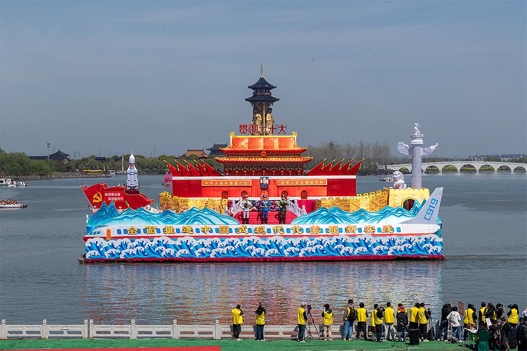 对溱潼会船节越来越没有意思啦，失去了几十年前那种粗犷和豪迈，没有了那种老百姓从心