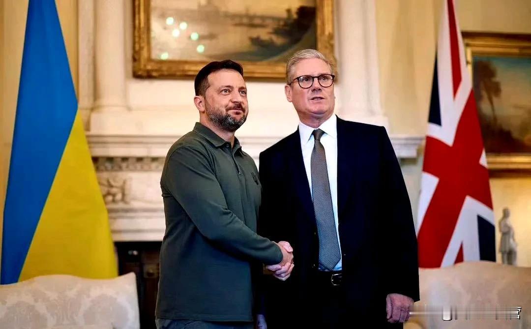 彻底杠上了！英国首相斯塔默表示，尽管美国最近发表了各种声明，但他仍支持乌克兰加入