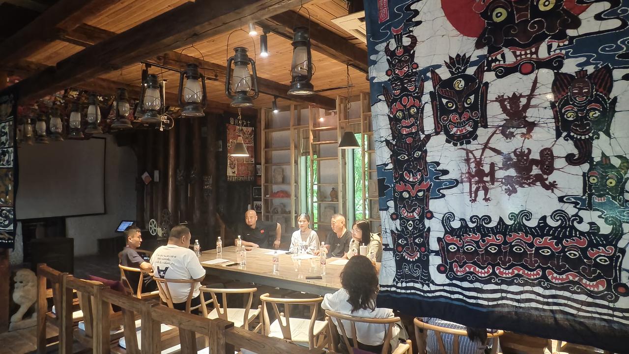 这里是国家级非遗浚县泥咕咕源头——中国泥塑第一村杨玘屯憨刀文化创意园。
就在这个