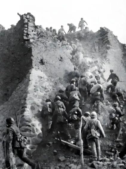 1948年3月，临汾攻坚大战在即，战场形势呈现出极端悬殊的攻防差距。

临汾城防