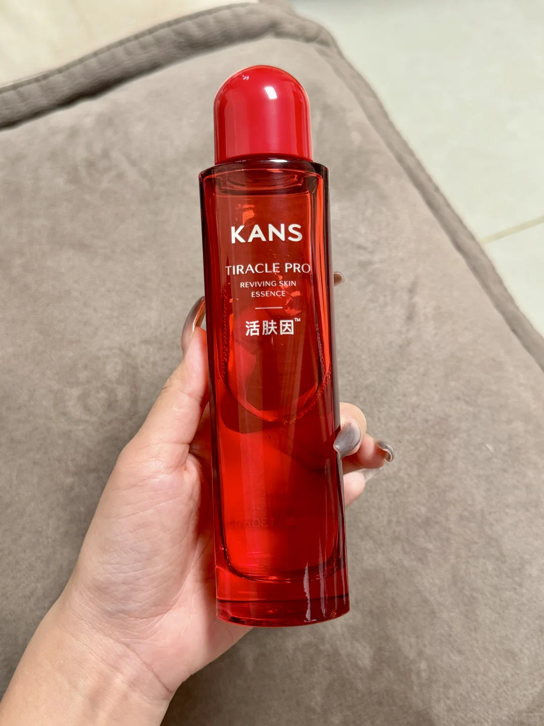 我懂了，精华水的名声就是这样被搞臭的