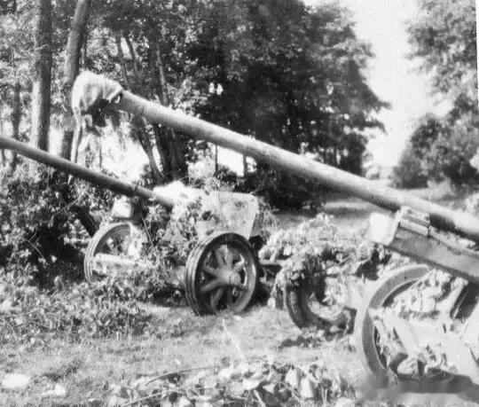 河内得到PAK40式75毫米反坦克炮始于1959年，当时，莫斯科向其赞助了几十门