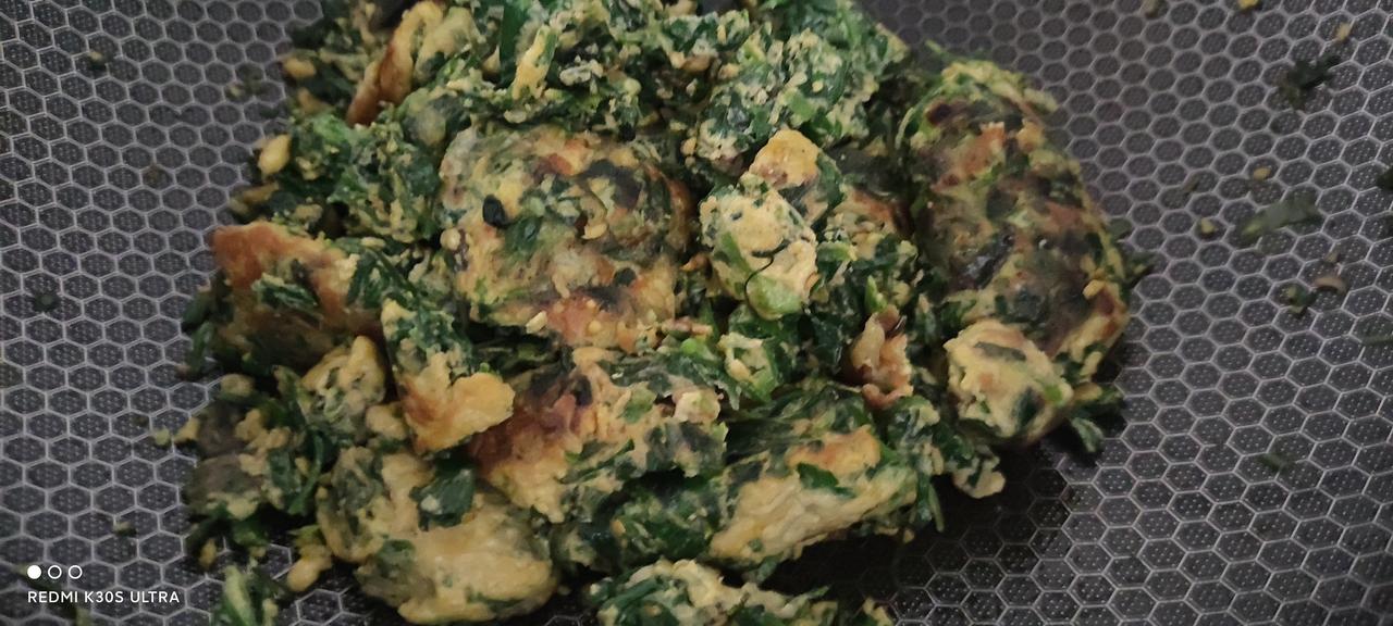 翠绿的荠菜配金黄的鹅蛋，炒得焦香四溢，下饭能多刨两碗！
这才是春天该有的味道，安