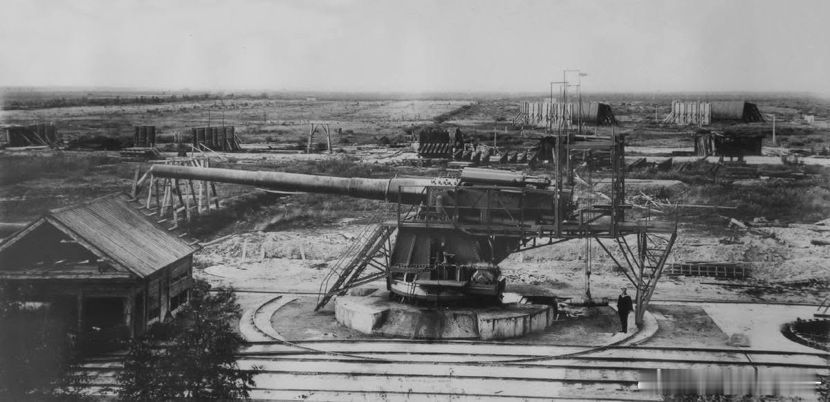 从英国威克斯公司订造并进行测试的52倍口径356mm舰炮，摄于1916-17年初