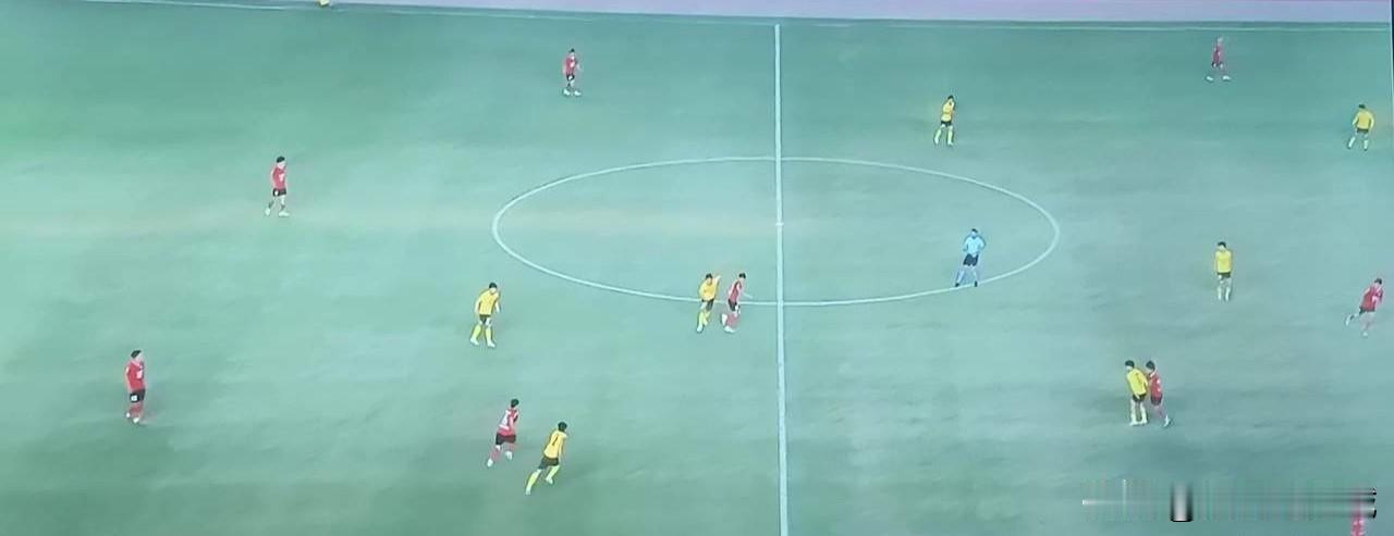 52分钟，守门员对南通犯规！但泰州2号太独，浪费了最佳进球机会！

52分钟，南