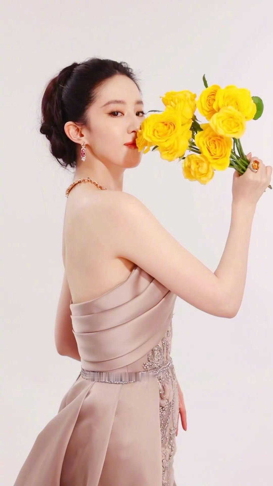 玫瑰刘亦菲穿着高定好美～ ​​​