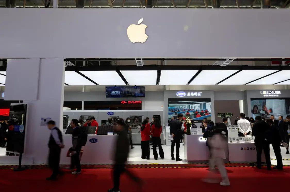 中国人傻钱多？55名中国消费者联名举报，要取消苹果税！
   
苹果这回是真的被