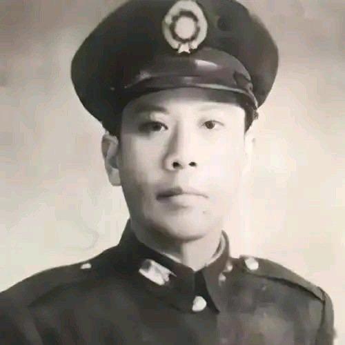 《1948年黄百韬12万大军被华野包围，5个军长竟无一人投降，血战16天才被全歼