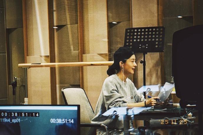 赵丽颖造城者配音花絮赵丽颖给造城者配音了 被赵丽颖的配音花絮惊到！认真专注的模样