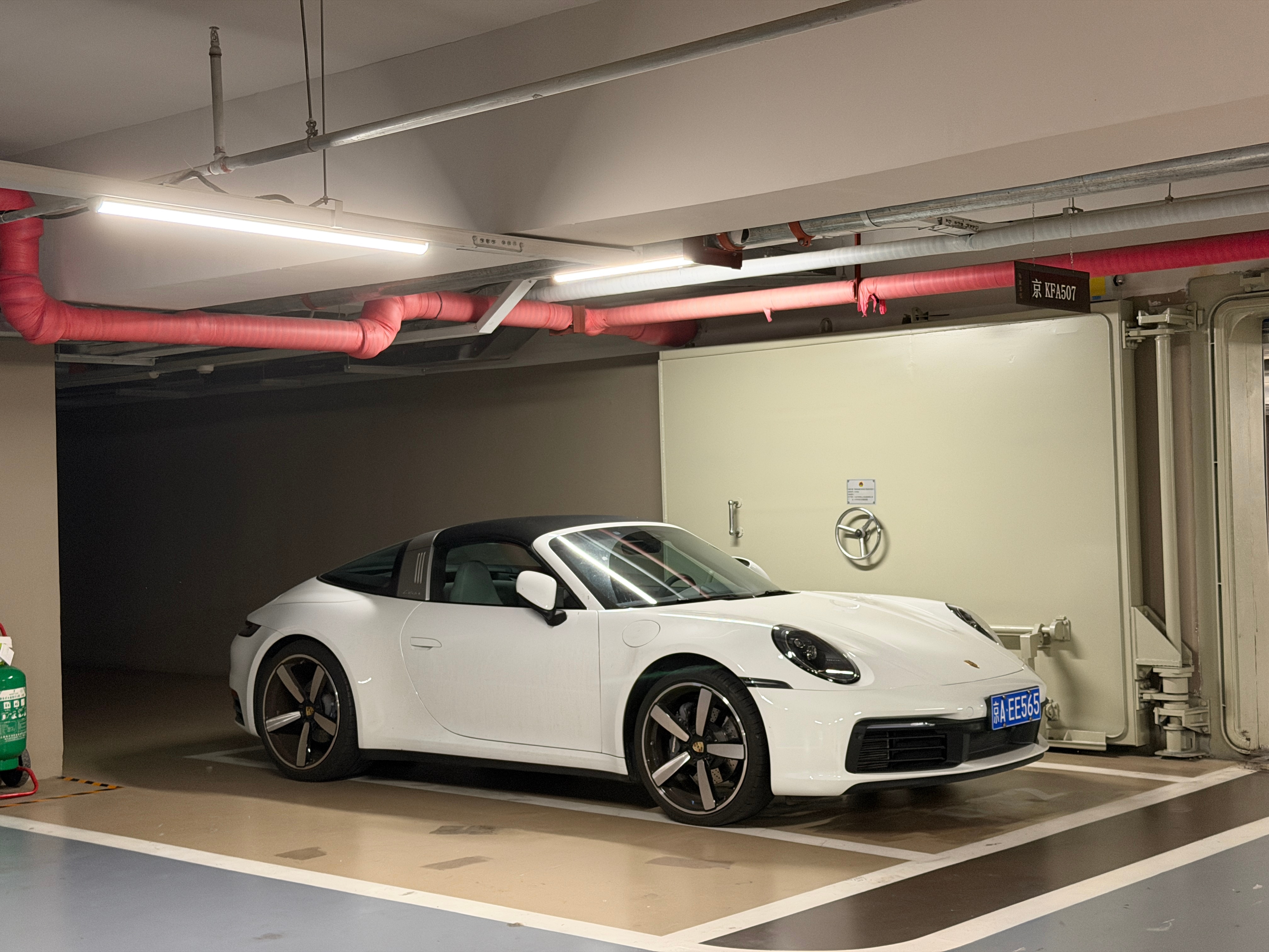每天上班 走向车位的过程都很开心。保时捷911 Targa，一辆当年想都不敢想的