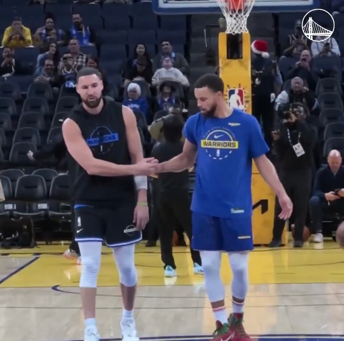 科尔：“我永远也无法习惯看到克莱在球场的另一边。我想念克莱，我希望他还在这里。”