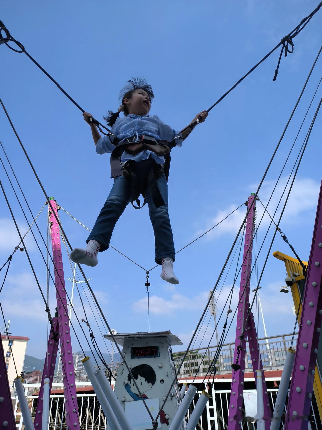 
工作伤人，生活养人。
难得数月来得空陪孩子，在家里做顿饭。
虽然是在家养病，却