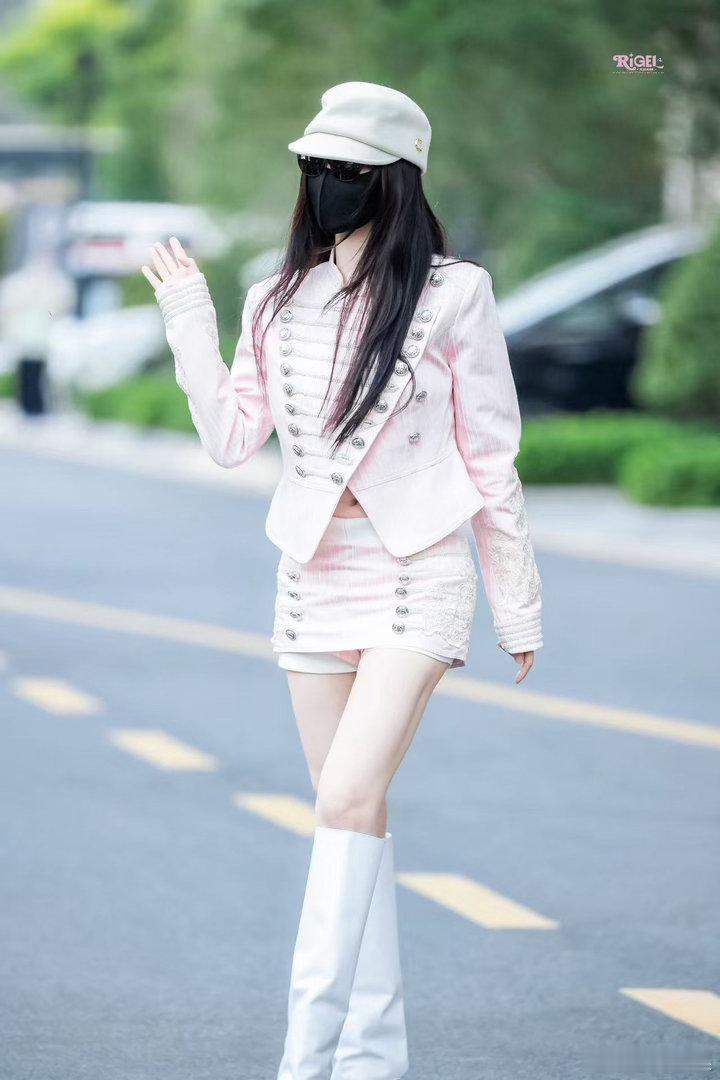 虞书欣千金女团风虞书欣女团欣限时返场让一让✨女团欣限时返场了💖💖就是这么美丽