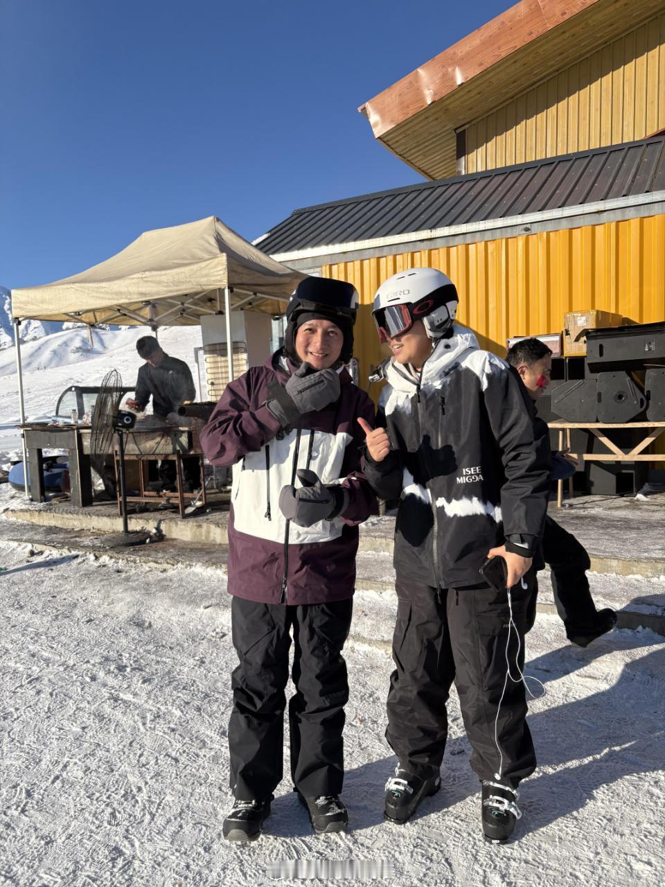 新疆偶遇李维嘉滑雪  滑雪偶遇李维嘉  新疆偶遇李维嘉 