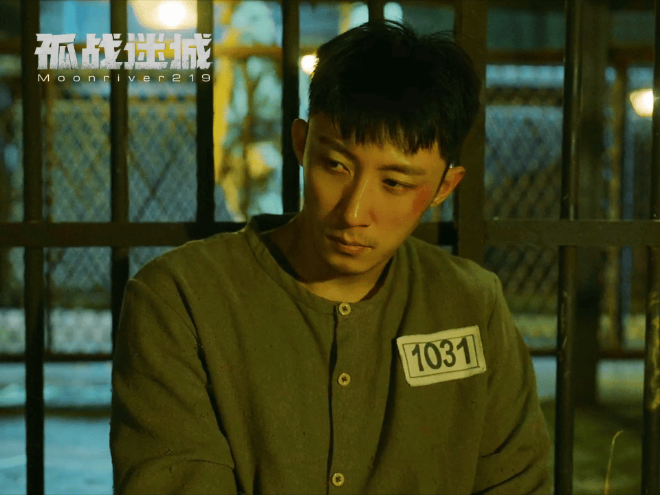 #黄景瑜藏獒进猫箱#看到这个片段真的要感叹一句，黄景瑜真的太敬业了，这么高大的身