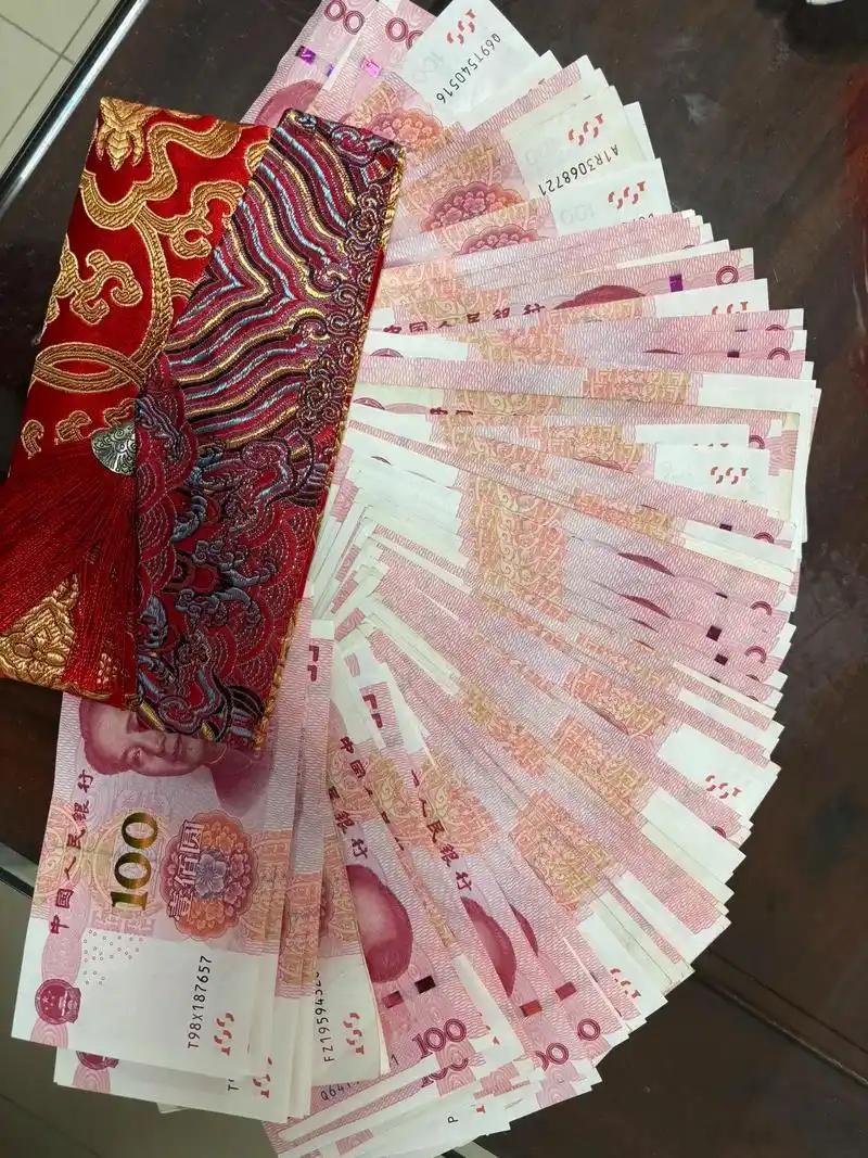 女儿拒动用十万压岁钱支付生活费 不少网友争论孩子是不是太现实，但生活费是父母的家
