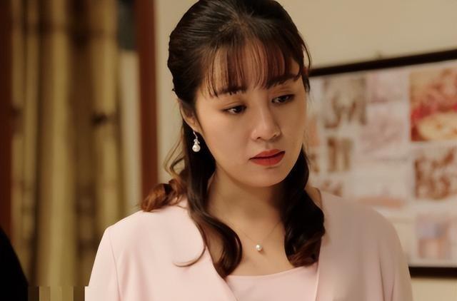 2015年，赵本山爱徒毕畅与圈外富豪隋宏洋大婚，然而赵本山撂下狠话：“婚礼谁愿意