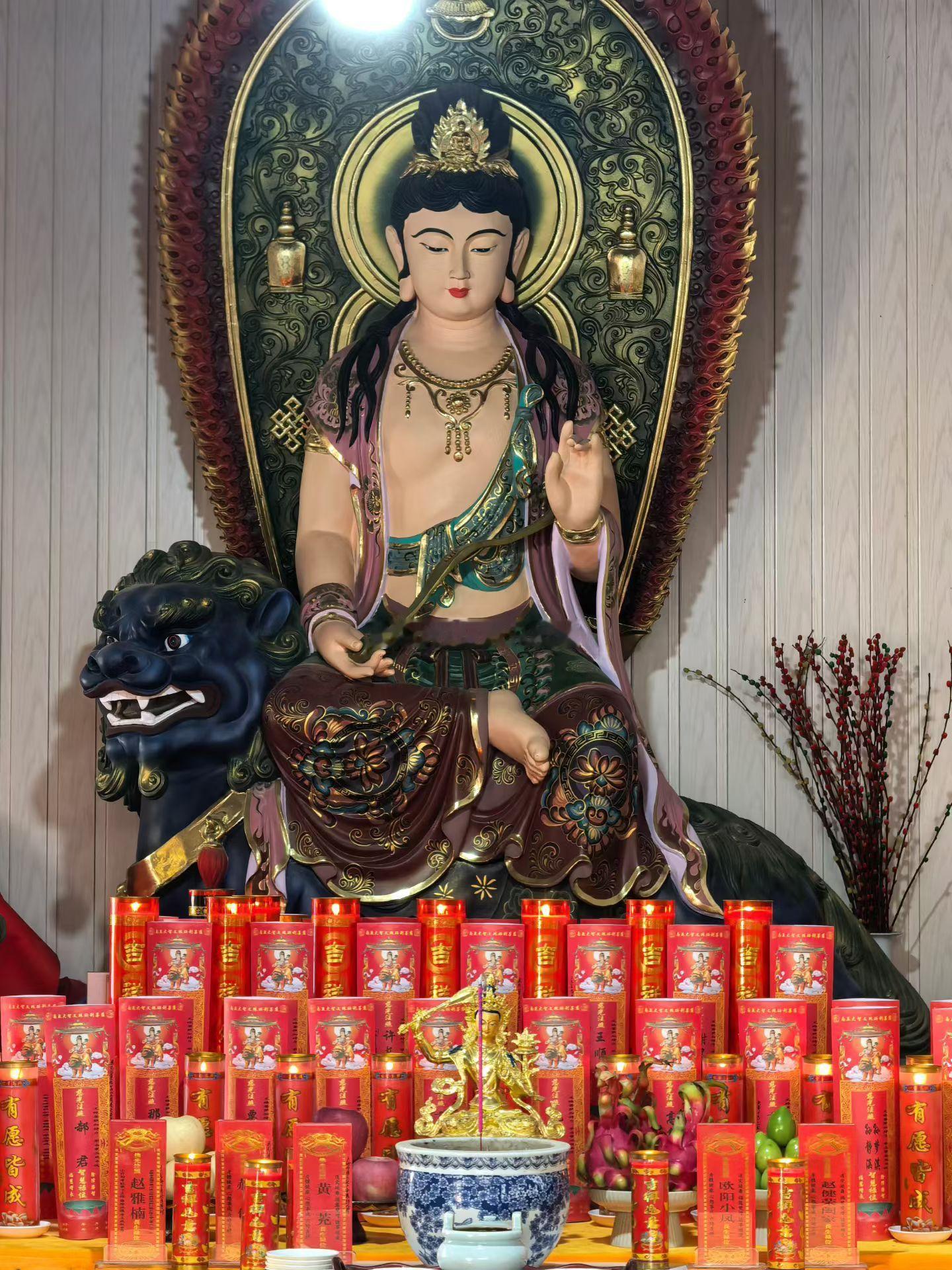 明日农历四月初四，恭迎文殊菩萨圣诞。适合供灯祈福，开启学业、事业与人生运势。一盏