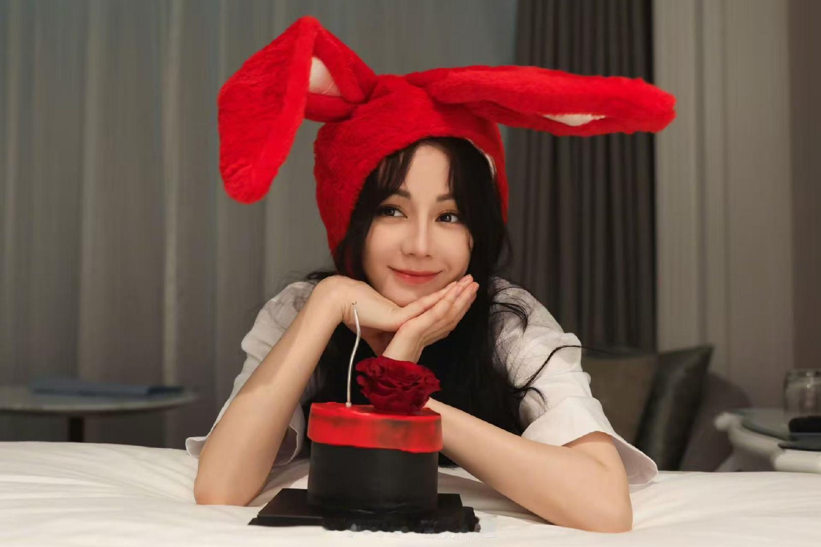 迪丽热巴0506出道13周年迪丽热巴阿娜尔罕播出13周年迪丽热巴0506出道13
