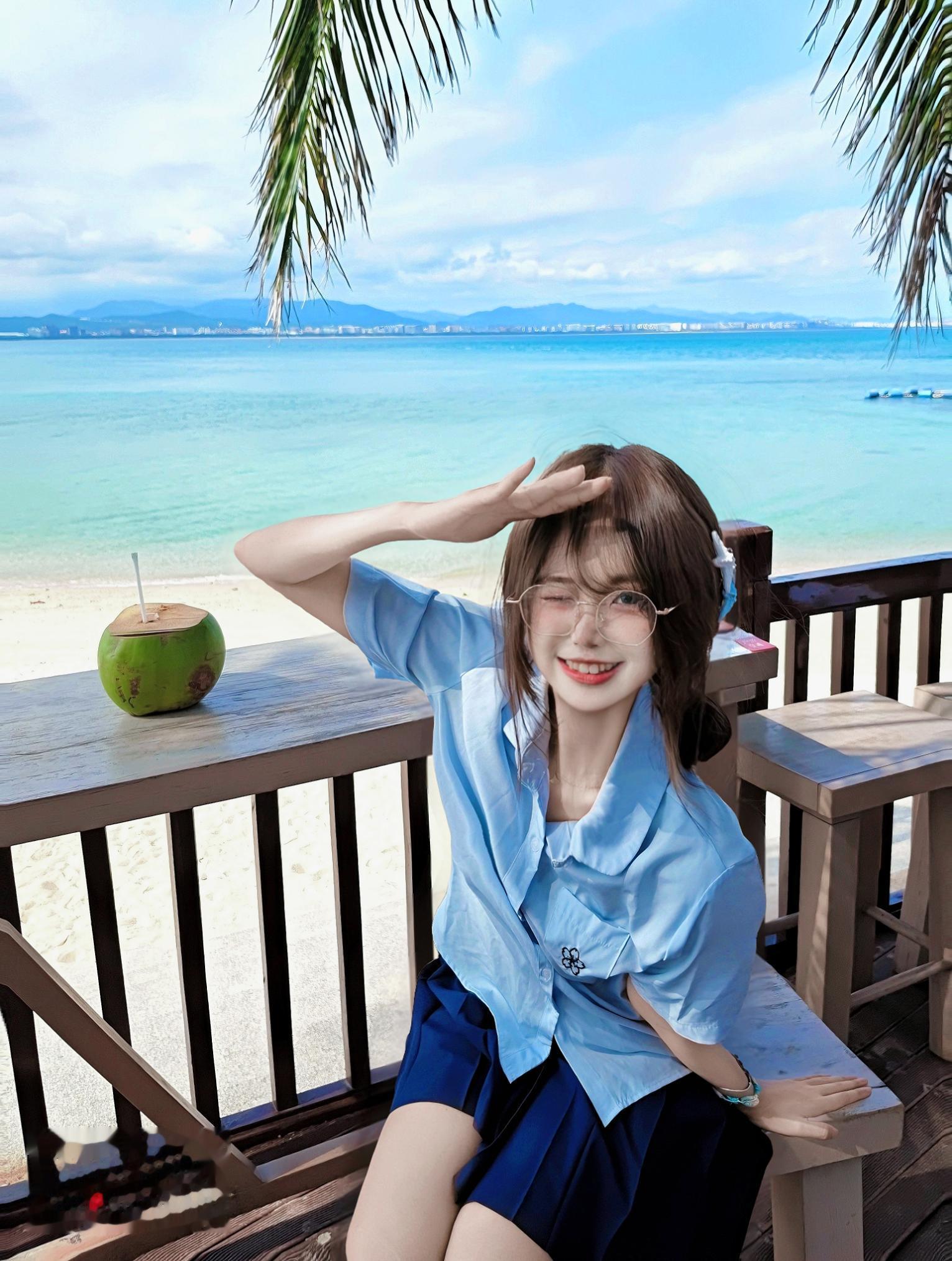 星星掉进海边，变成了会发光的鱼