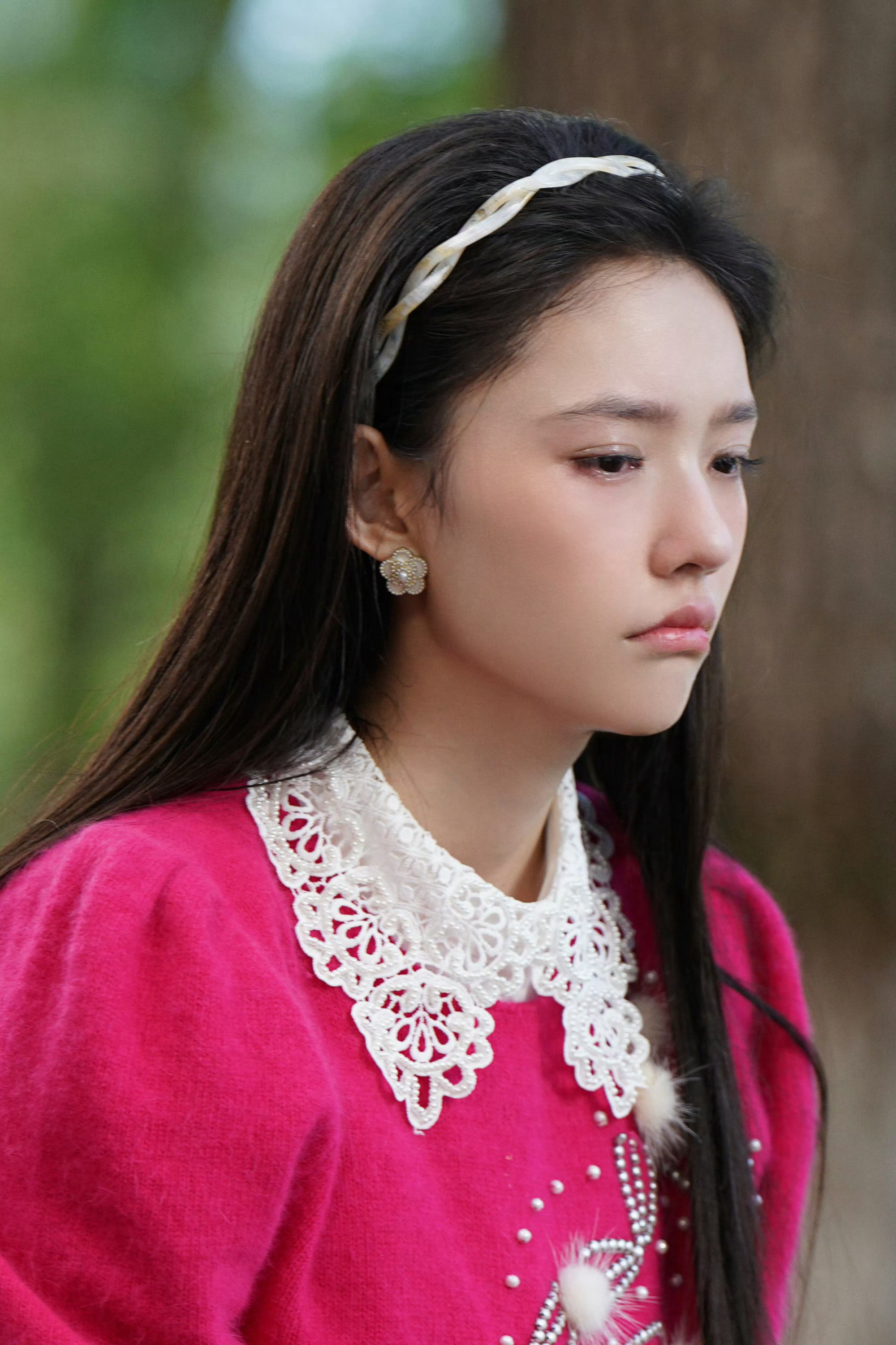 林允90年代时髦风向标林允新剧造型穿在了我的审美点上林允的90年代造型很有记忆点