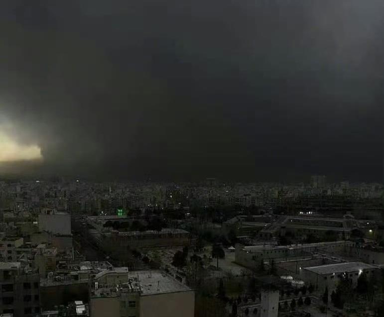 的确恐怖，打击能源设施等于释放毒气，相当化学战，这行为严重威胁平民生命与生态安全