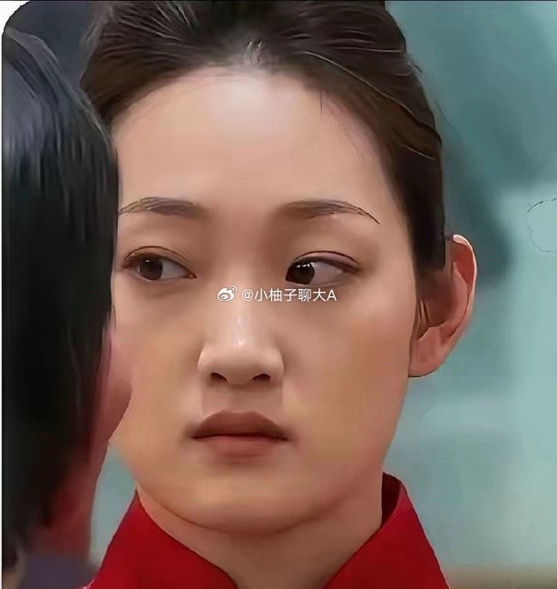 发现了一个现象，为啥国宴上的服务员都是素颜，没有浓妆艳抹？原来素颜出镜是为了不抢