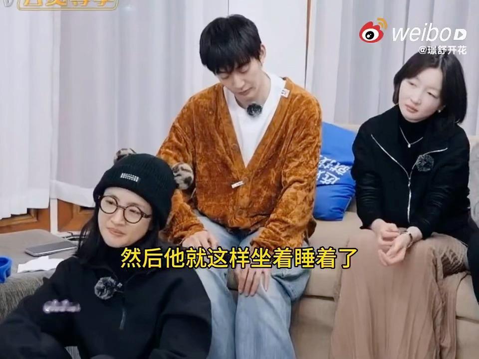 郑适[超话]  眼皮已经开始打架，强行撑住，打完晚安我就去昏睡啦[awsl]郑适