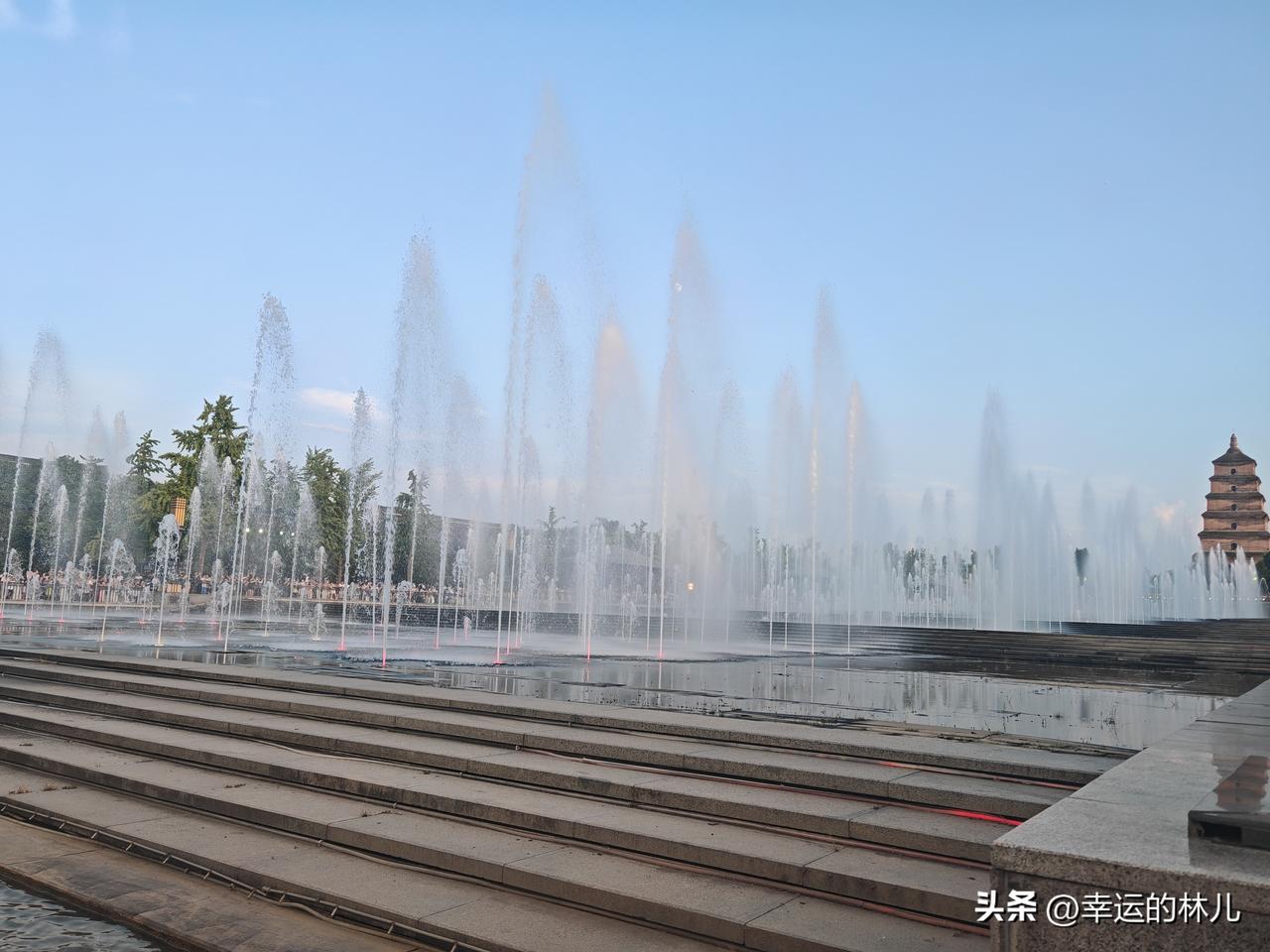 来西安真的来错了，
我只远远的看了下大雁塔，
看了个喷泉，
驱车600多公里，