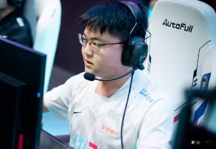 Uzi没有首发！

LPL官方发布EDG和JDG比赛的首发阵容，EDG这边首发2