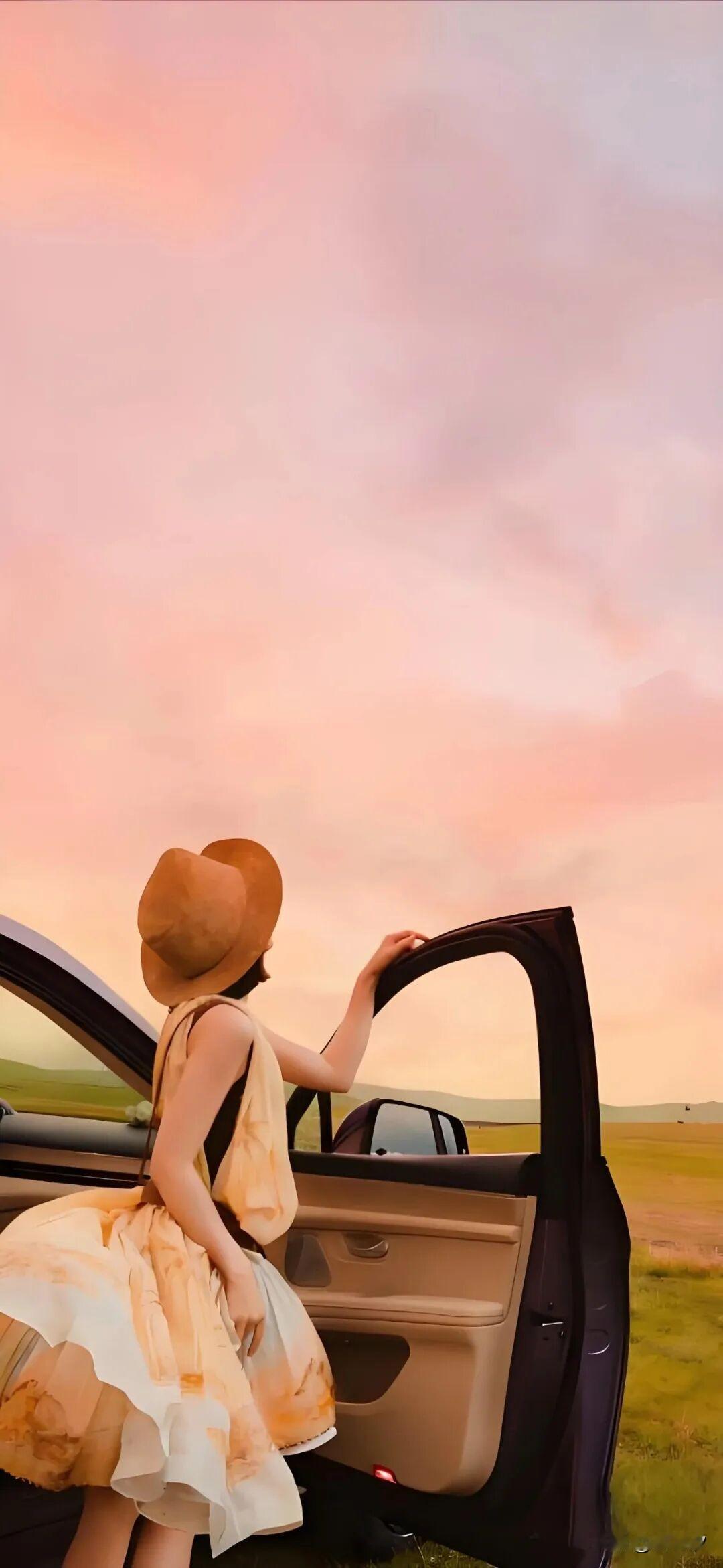 敬生活的暗淡，是接纳那些微光难寻的时刻——或许是突如其来的迷茫，是拼尽全力后的落