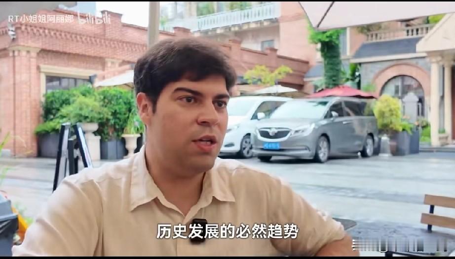 老内菲利普，是塞尔维亚人，住在中国已经二十年了，从小学上到了博士，他的导师是沈逸