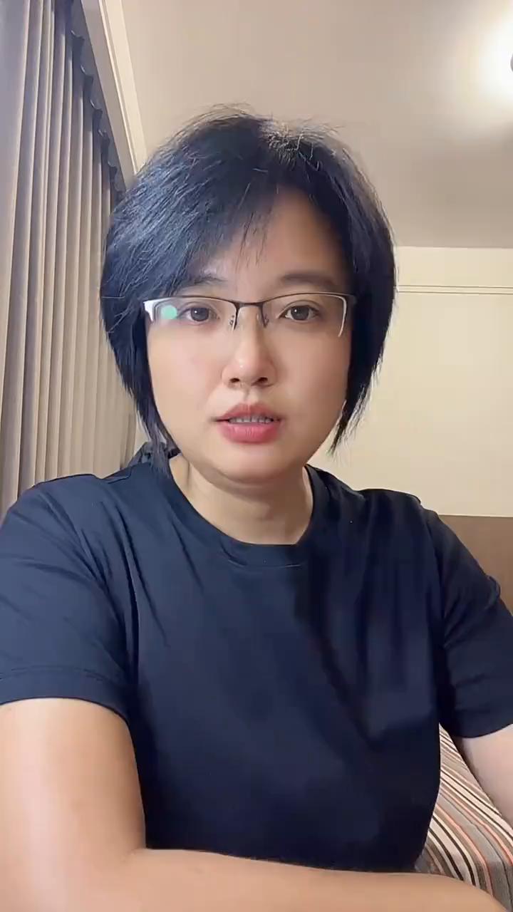 告诉你一个秘密：大多数人都会越长越难看，无论是男人还是女人都一样。一个人的人生经